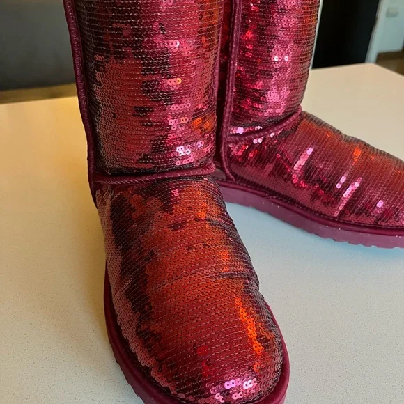 UGG Women’s Size 11 Sparkling Red Sequin Boots with Fuzzy Lining - Picture 10 of 16
